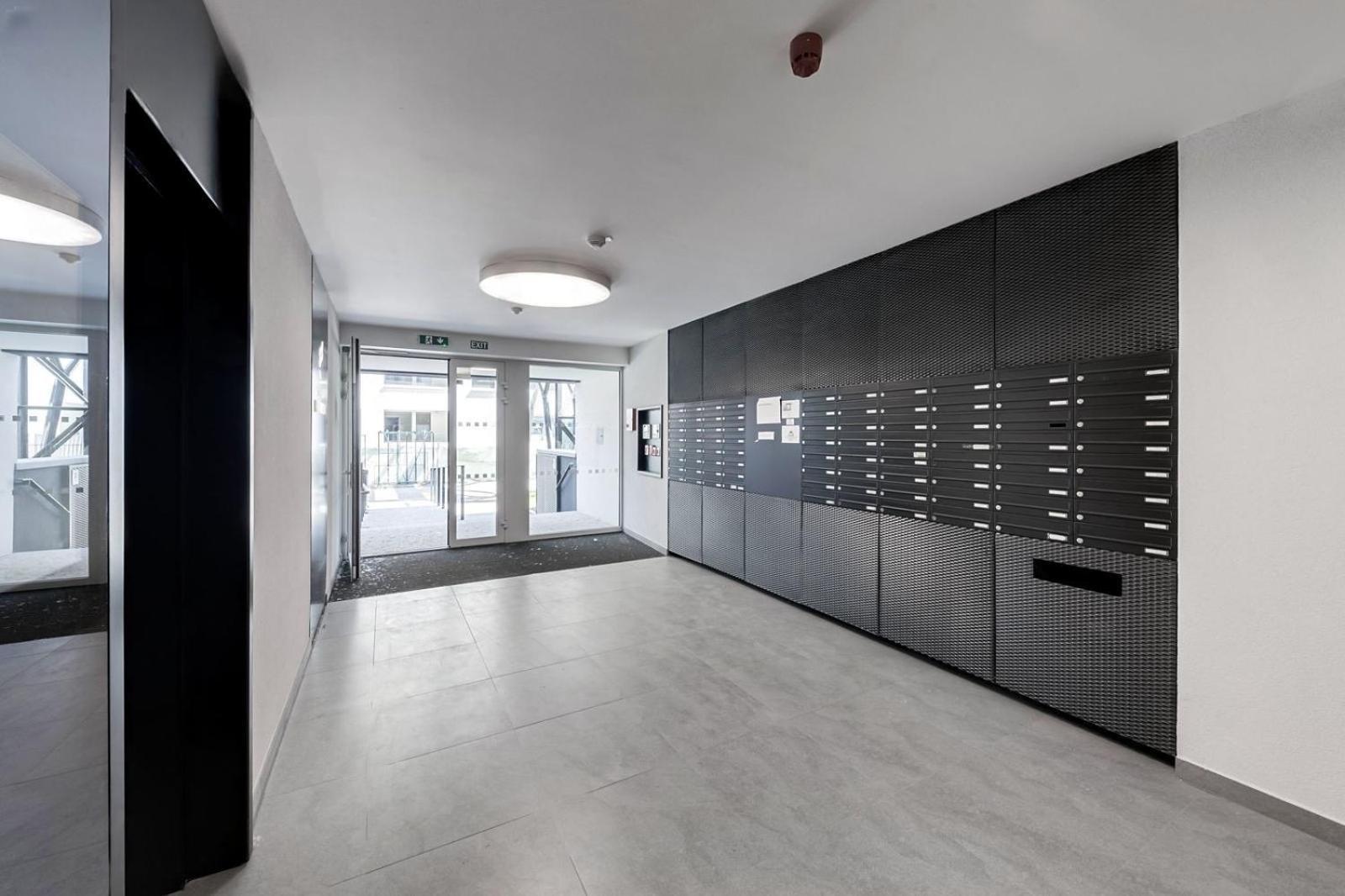 Holesovice Delight: Modern Comfort With A Twist In Prague 7 Esterno foto