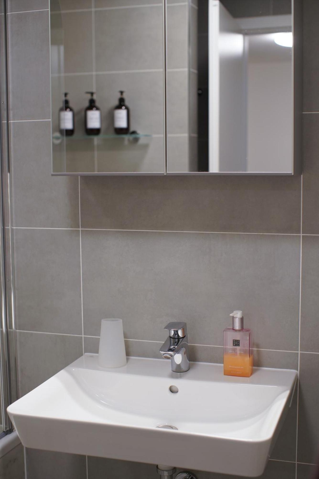 Holesovice Delight: Modern Comfort With A Twist In Prague 7 Esterno foto