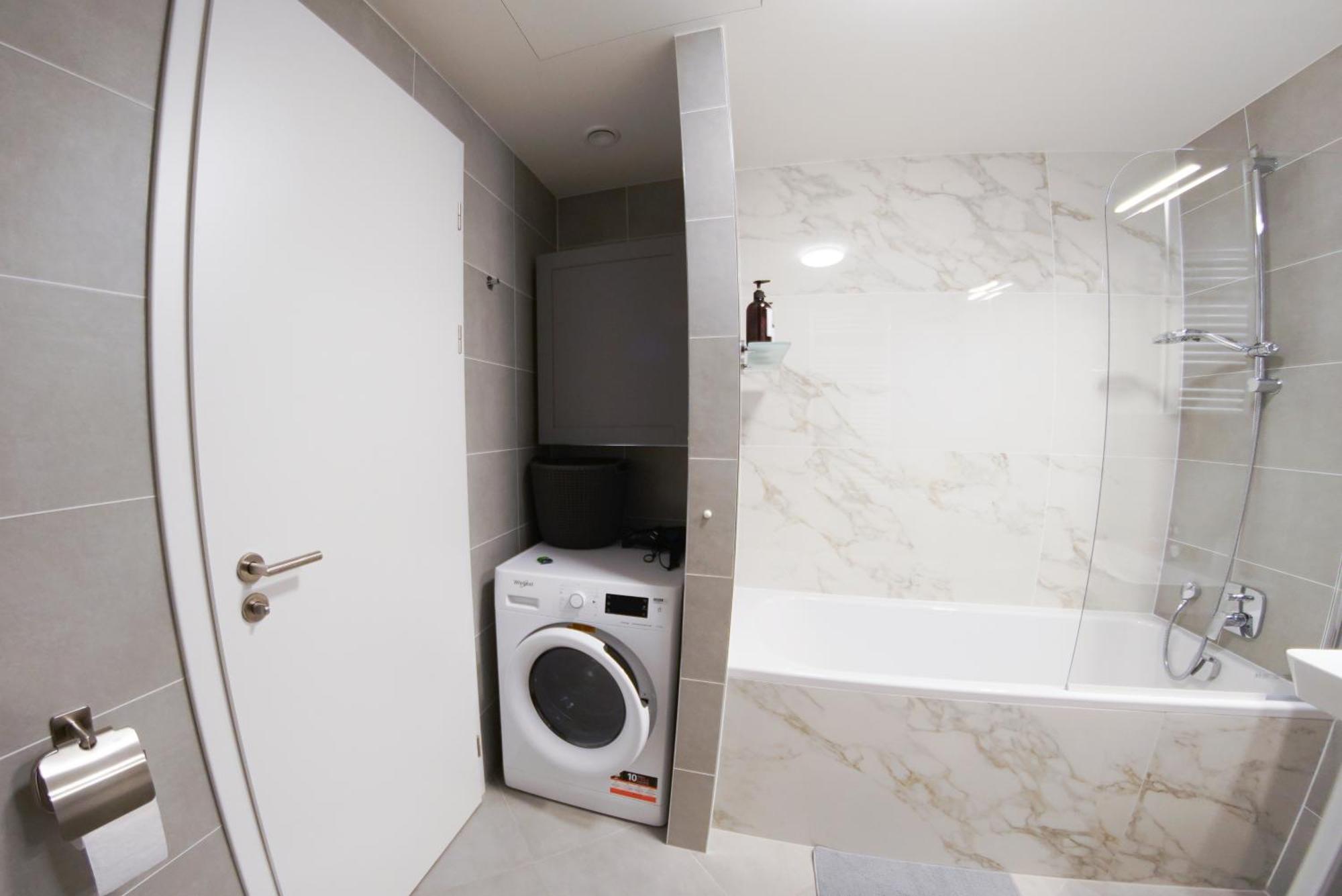 Holesovice Delight: Modern Comfort With A Twist In Prague 7 Esterno foto